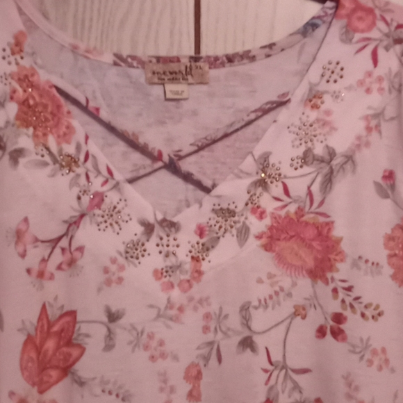 One World Top - Picture 4 of 7